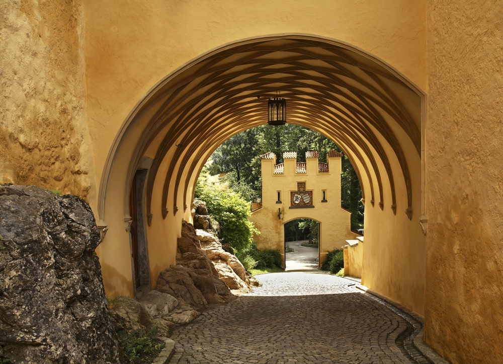 A képen látható helyszín a németországi Hohenschwangau kastély.  - Z(s)eppelin utazás