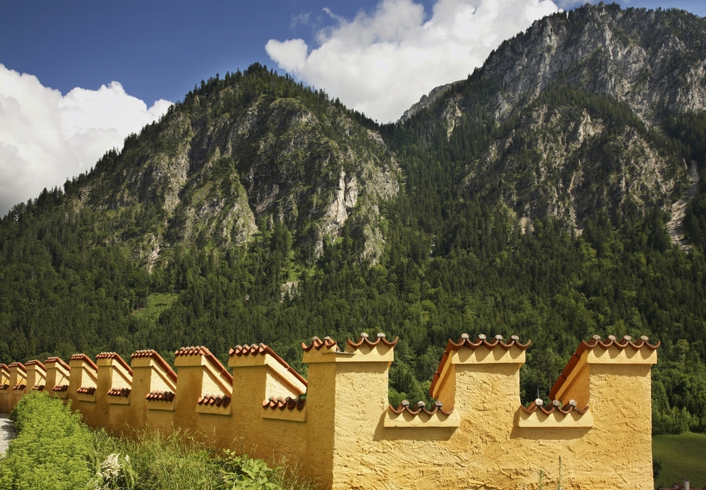 A képen a Hohenschwangau kastély látható Németországban, Bajorországban, közel a híres Neuschwanstein kastélyhoz.  - Z(s)eppelin utazás