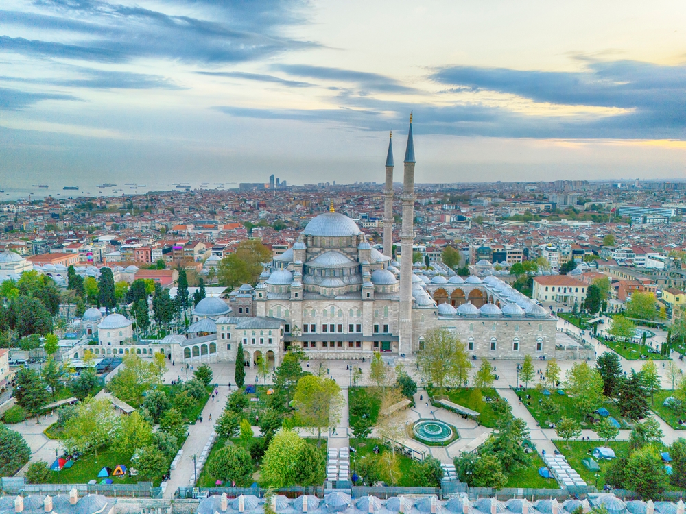 ISZTAMBUL, A BOSZPORUSZ METROPOLISZA - REPÜLŐVEL