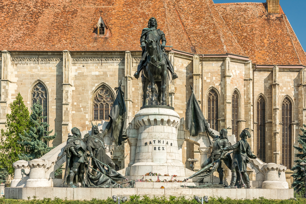 A képen a kolozsvári Mátyás király emlékmű látható. 