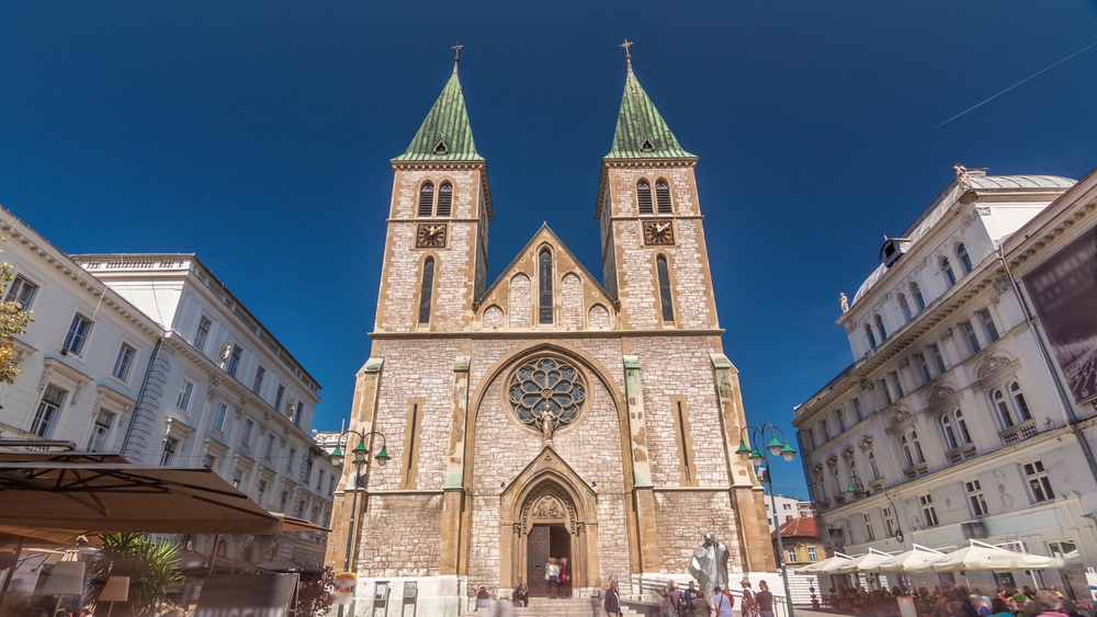 Ez a kép a szarajevói Szentséges Szív székesegyházat ábrázolja.