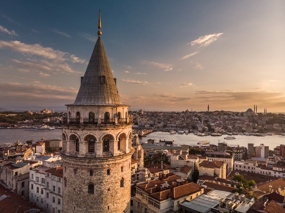 A képen a Galata-torony látható Isztambulban. 