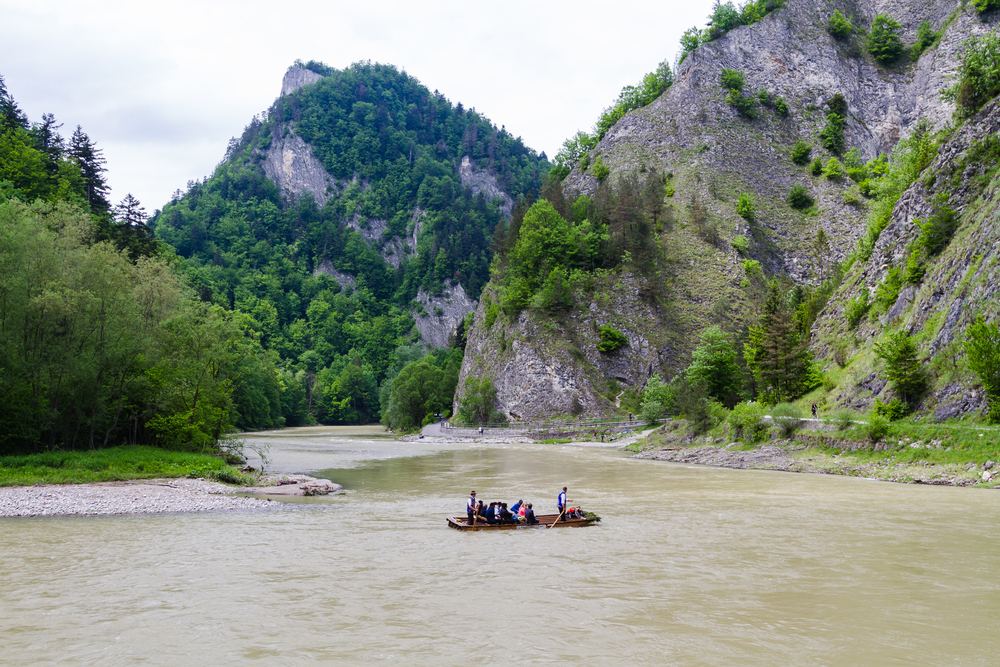 Ez a kép a Dunajec-áttörést ábrázolja, ahol tutajozási lehetőség van a Pieninek Nemzeti Parkban. - Z(s)eppelin utazás
